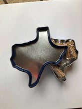 Load image into Gallery viewer, Eileen's Pralines Texas Shaped Gift Tins - (Four Themes) - 11 packages