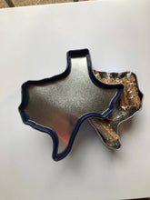 Load image into Gallery viewer, Eileen&#39;s Pralines Texas Shaped Gift Tins - (Four Themes) - 11 packages

